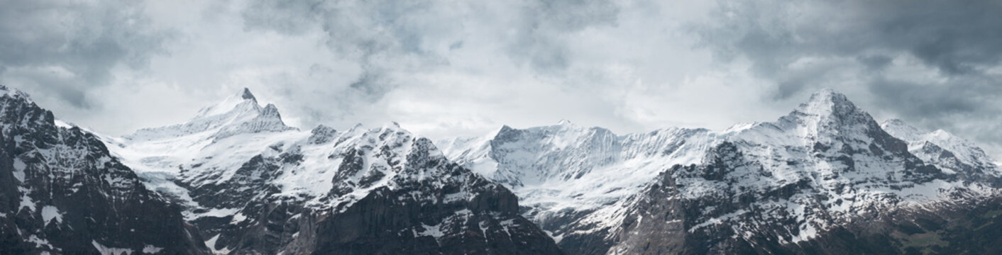 Panoramic view to the M&ouml;nch und Jungfrau mountain