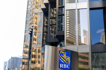 Fototapeta premium Toronto, Ontario, Canada - August 5, 2026: Royal Bank of Canada (RBC) headquarters in Royal Bank Plaza - North Tower on Bay Street in the Financial District of downtown Toronto, Ontario, Canada. 