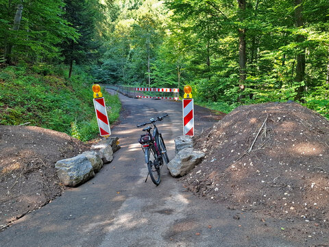Strassensperrung am Albaufstieg f&uuml;r PKW's wegen Erdrutsch;  Baden W&uuml;rttemberg; Deutschland