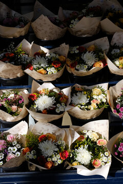des fleurs chez un fleuriste dans la ville de Paris en France