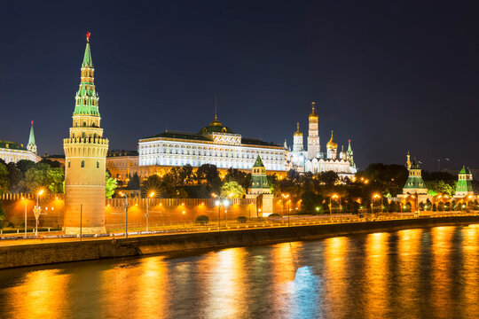 Russia, Moscow, Kremlin, Ivan the Great Bell Tower with Cathedrals of the Archangel and the Annunciation