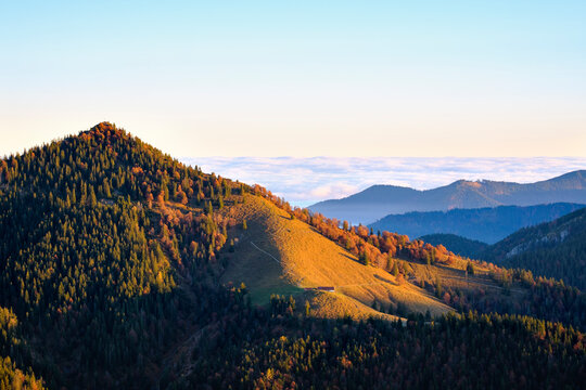 Germany, Bavaria, Jachenau, view from Hirschhoernlkopf to Rabenkopf with Staffelalm