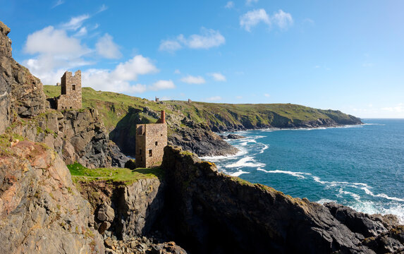 UK, Cornwall, Ruins of old tin mine