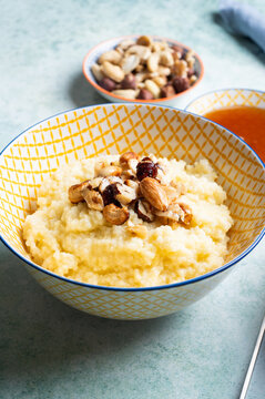 Millet porridge with mixed nuts