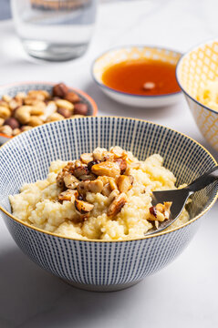 Millet porridge with mixed nuts