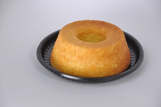 bolo de laranja delicioso na bandeja