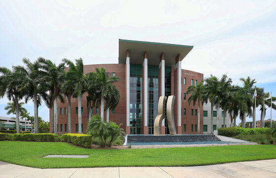 Lutgert College of Business on the campus of Florida Gulf Coast University.  FGCU is a public university offering undergraduate and graduate degrees, Fort Myers, Florida, USA. 