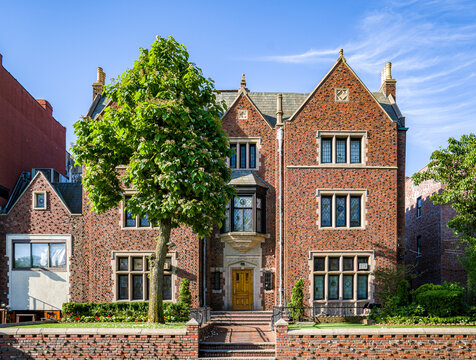 Exterior view of 770 Eastern Parkway in Crown Heights, Brooklyn, New York.
