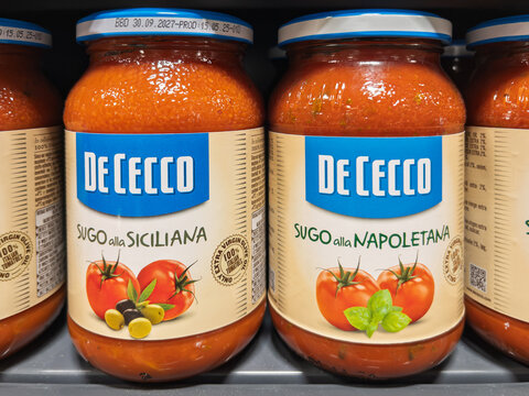 De Cecco Premium Italian Pasta Sauces: Sicilian and Neapolitan