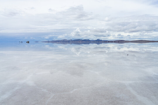 Wide view of the Salar de Uyuni salt crust, Bolivia