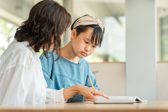 A middle school girl who gets tutoring from her mother, teacher, private tutor, and cram school instructor.