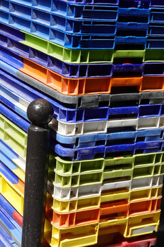 Caisses en plastique empilables pour transporter du poisson