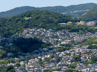 Fototapeta premium 斜面に広がる住宅密集地