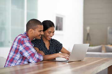 Obraz premium Couple, smile and laptop in home for research, travel planning and browsing flight information. Happy man, woman and computer in living room for trip itinerary, ecommerce and booking accommodation