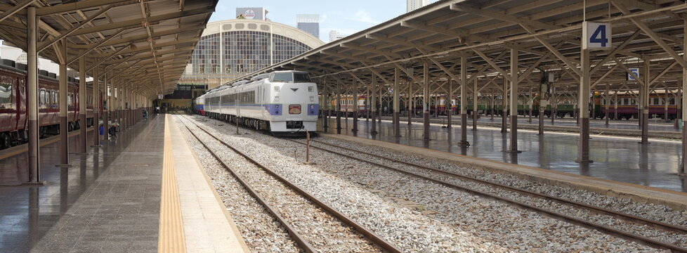 A KiHa 183 series diesel multiple unit (DMU) at Hua Lamphong station in Thai capital Bangkok