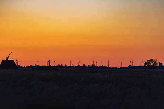Windr&auml;der beim Sonnenaufgang