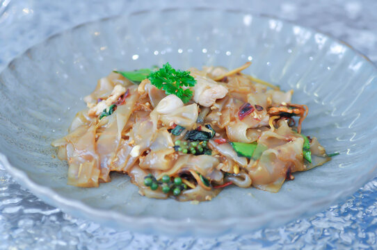 stir fried noodles or plain noodles or noodles without soup