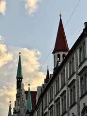 Obraz premium Historic Munich Architecture and Church Towers at Sunset 