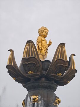 The opening symbolizing the birth of Siddhartha Gautama (Wuxi Lingshan)