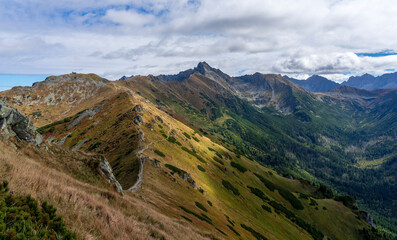 Ridge trail in the Tatra Mountains. © Jacek Jacobi