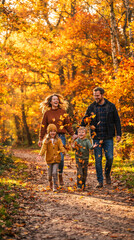 Fototapeta premium Familia disfrutando de una tarde otoñal en un parque, jugando entre hojas doradas y compartiendo momentos de diversión y conexión familiar.