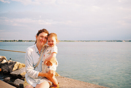Portrait of mother and daughter opposite the sea