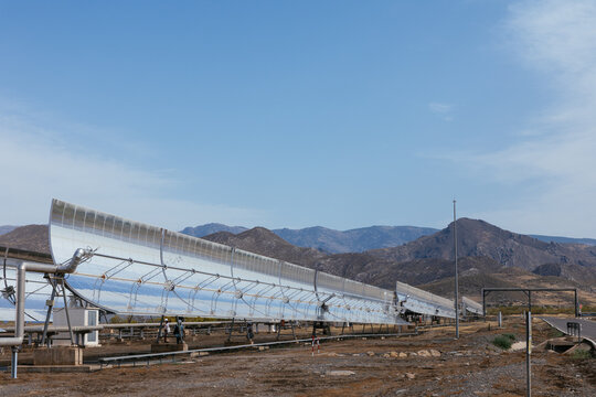 Concentrating solar thermal power plant generating clean energy