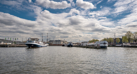 Obraz premium Amsterdam is the capital of the Netherlands, known for its artistic heritage and its elaborate canal system.