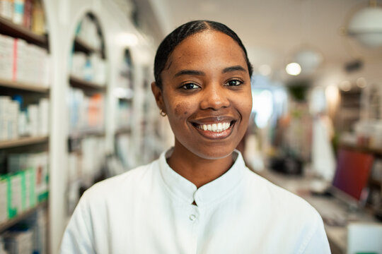 Smiling pharmacist portrait in modern pharmacy