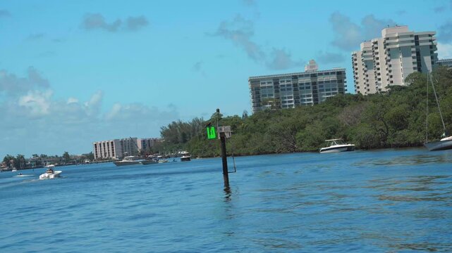 Lake Wyman, Florida with city and boats