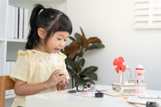 Electronic Activity Kit, STEM science toy,  child learn electrical processes through hand on experience without screen time, emotional intelligence, intellectual intelligence, executive function.