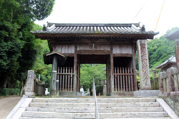 Fototapeta premium Niomon Gate and Belfry at Fujiidera Temple (eleventh) on Shikoku Henro Pilgrimage in Yoshinogawa, Tokushima, Japan 2026