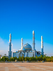 Obraz premium Grand mosque with tall minarets and dome in Astana Kazakhstan on sunny day, Islamic architecture concept