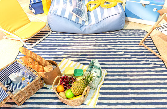 Chair and mat with pinnic set