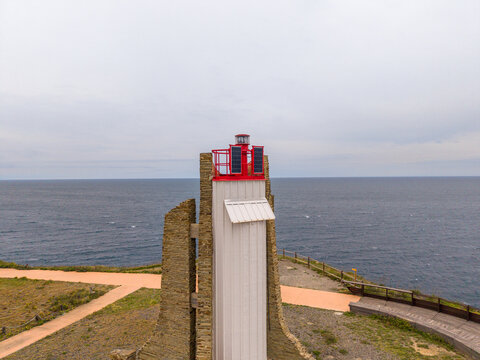 Faro Solar de Cap Cerb&egrave;re en los Pirineos Occidentales, Francia