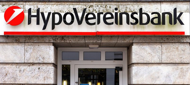 HypoVereinsbank Filiale mit Firmenlogo und Eingang