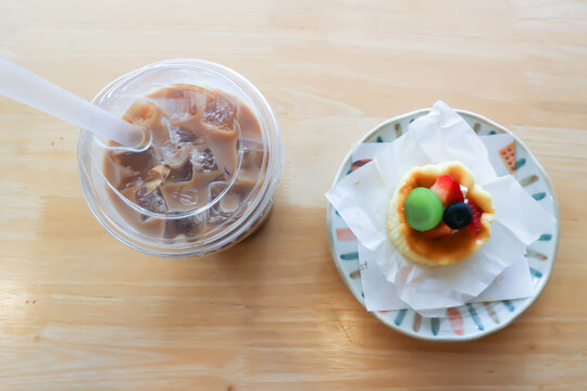 iced tea ,milk tea or bubble tea and cheesecake
