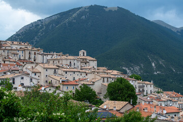 Veduta del borgo di Civitella Alfedena in Abruzzo © lugarex