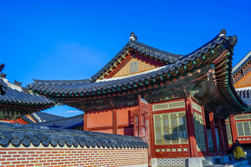 Obraz premium Traditional Korean Palace Building and Brick Wall