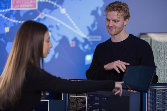 Teamwork in cybersecurity operations center for real-time threat detection