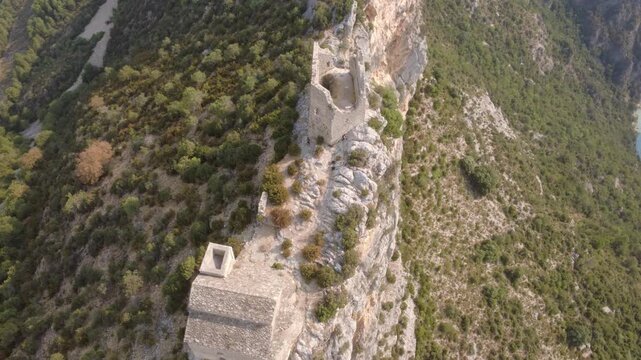Le Ch&acirc;teau de Samitier en aragon, tourisme dans le Pays basque espagnol, vue a&eacute;rienne &agrave; 360