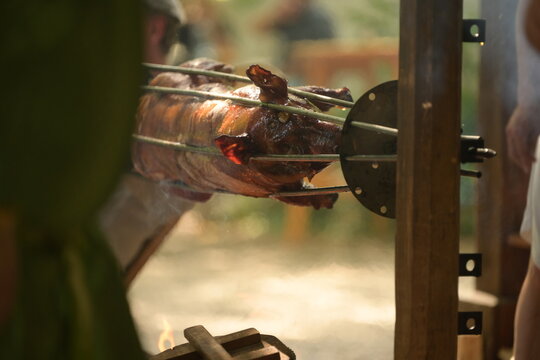 Spanferkel am Drehgrill