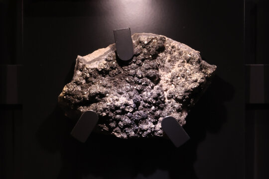 Quartz, barite, pumice, osumilite, pyroxmangite, rock, crystal