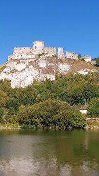 Ch&acirc;teaux Gaillard - Les And&eacute;lys - Vue avec la Seine au premier plan - Eure - Normandie