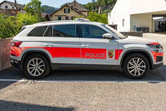 06 July 2026, Innertkirchen, Switzerland. Bern cantonal police Volkswagen SUV parked outside a public building in an Alpine village