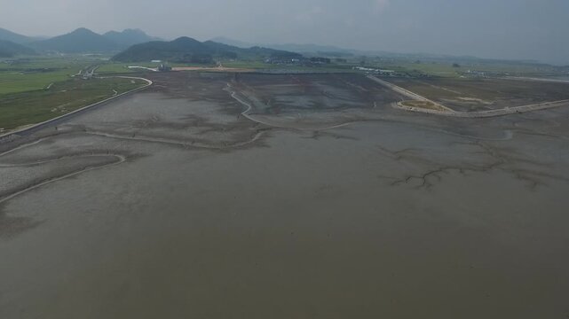 Korea Gochang tidal flat UNESCO World Heritage migratory birds sea experience fishing traditional fish trap Korea 고창 갯벌 유네스코 세계유산 철새 바다 갯벌체험 고기잡이 어업 어살 전통어법 수산물 해양
