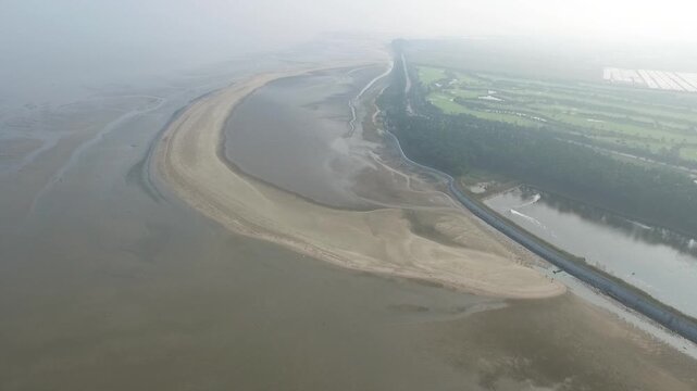 Korea Gochang tidal flat UNESCO World Heritage migratory birds sea experience fishing traditional fish trap Korea 고창 갯벌 유네스코 세계유산 철새 바다 갯벌체험 고기잡이 어업 어살 전통어법 수산물 해양