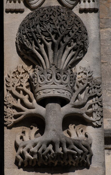 A decoration on the side of Bath Abbey
