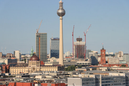 Berliner Zentrum im Wandel, Blick im Sommer 2026 in Richtung Alexanderplatz