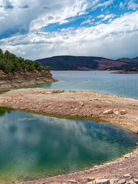 Contours of the Flaming Gorge Reservoir in the Green River Canyon north of Vernal, Utah, USA